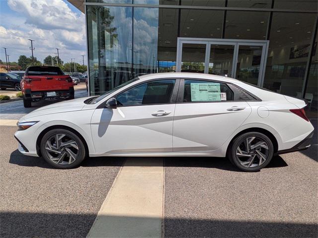 2025 Hyundai Elantra SEL Sport photo 2