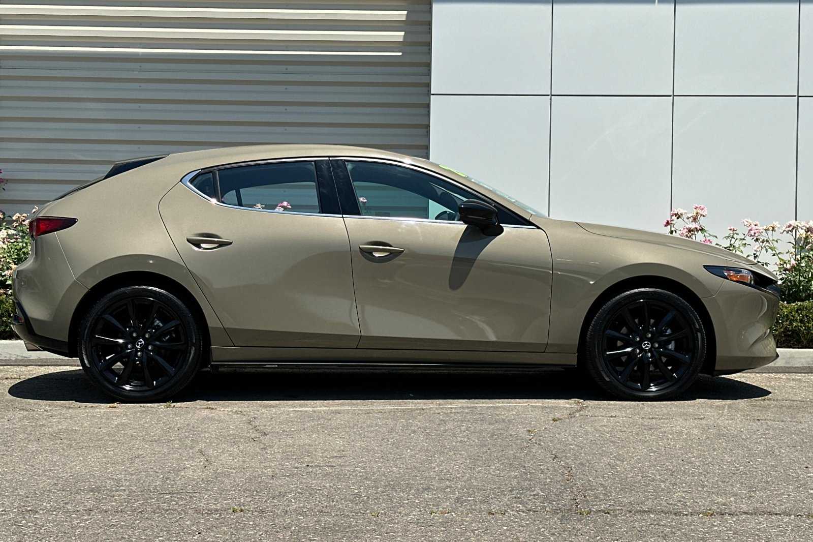 2024 Mazda Mazda3 2.5 Carbon Turbo photo 2