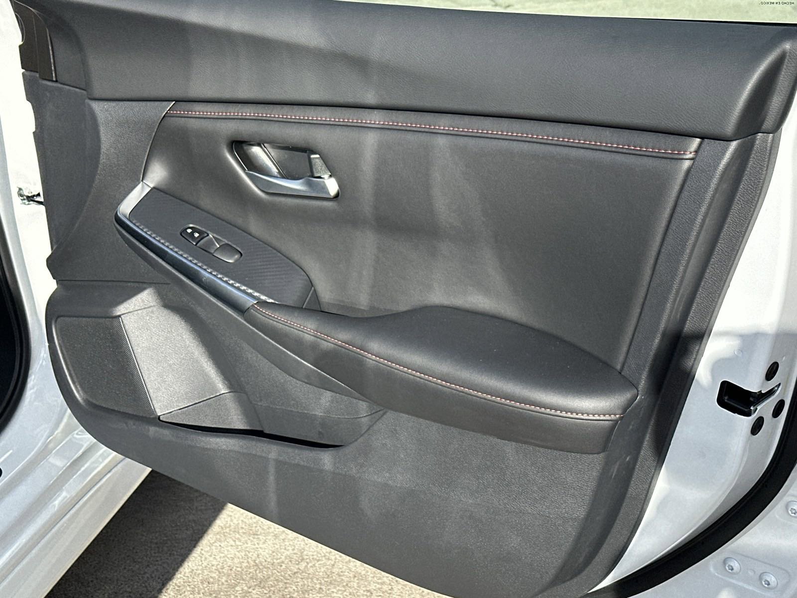 2025 Nissan Sentra SR photo 14