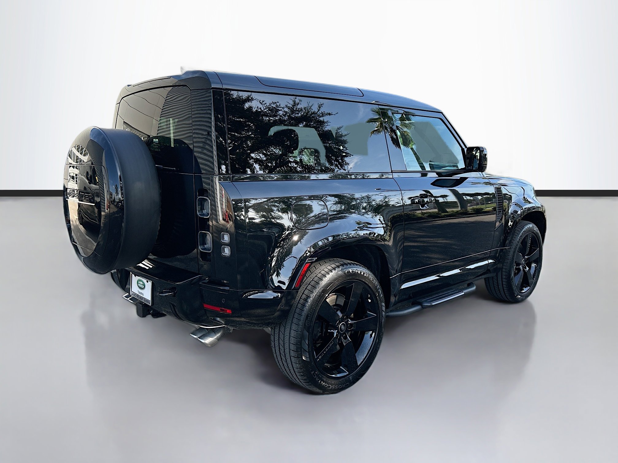 2025 Land Rover Defender 90 V8 photo 4