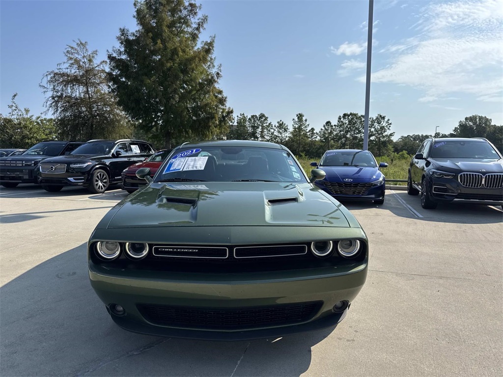 2021 Dodge Challenger SXT photo 2