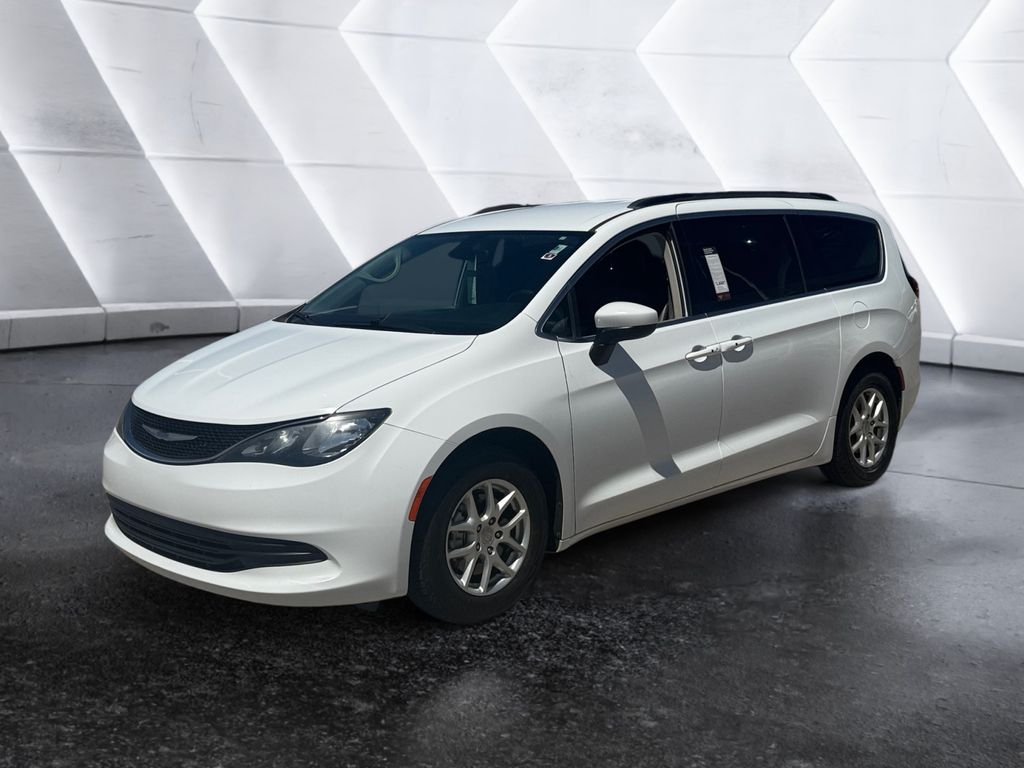 2020 Chrysler Voyager LXi photo 2