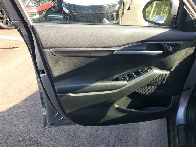 2025 Kia Seltos LX photo 6