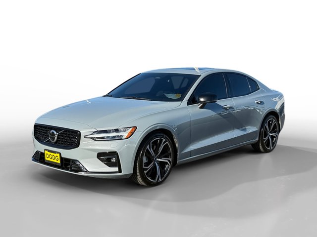 2024 Volvo S60 Plus's photo