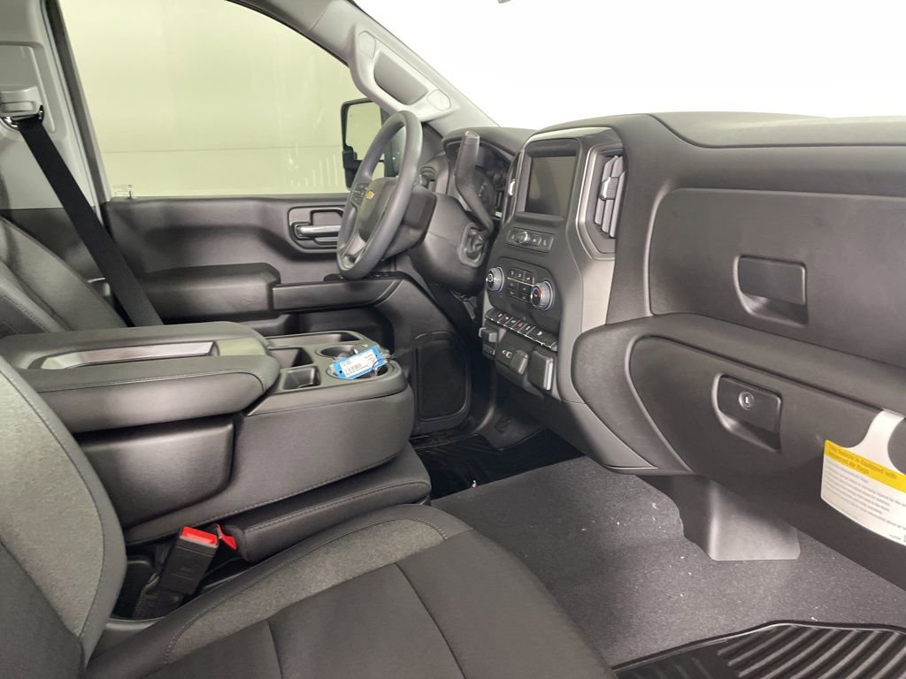 2025 Chevrolet Silverado 2500HD Custom photo 13