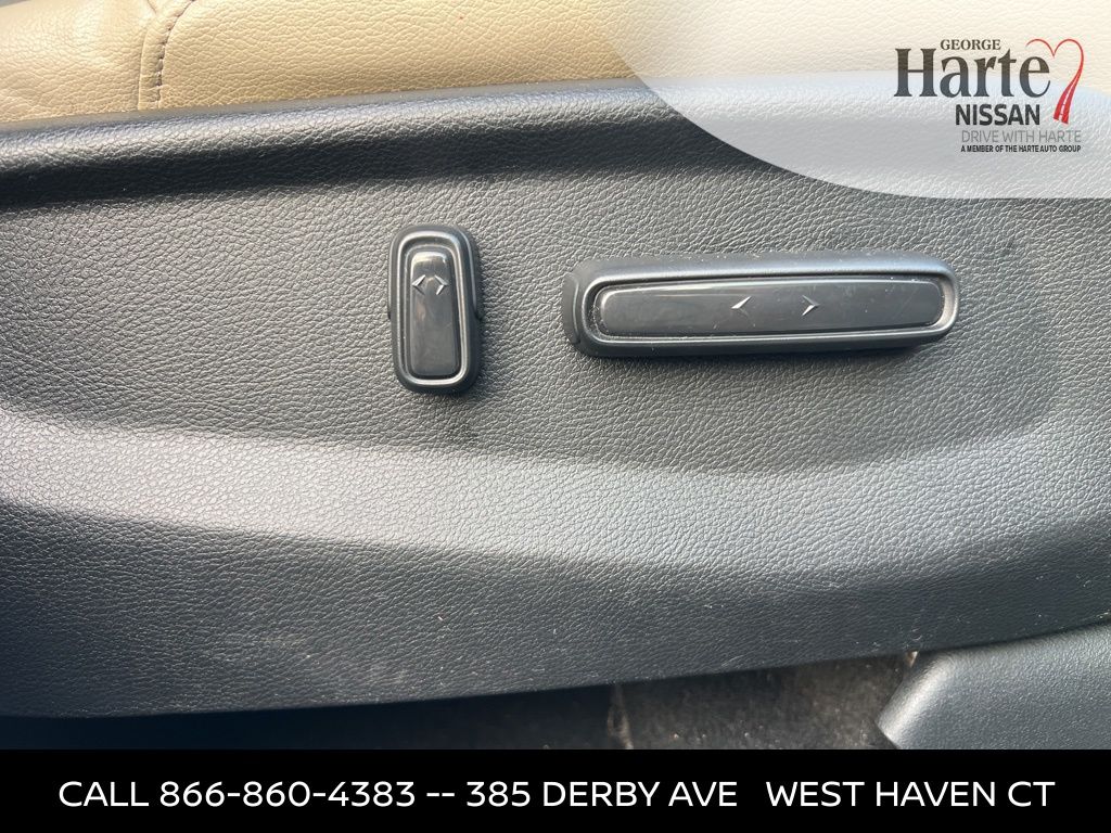 2017 Honda CR-V Touring photo 25