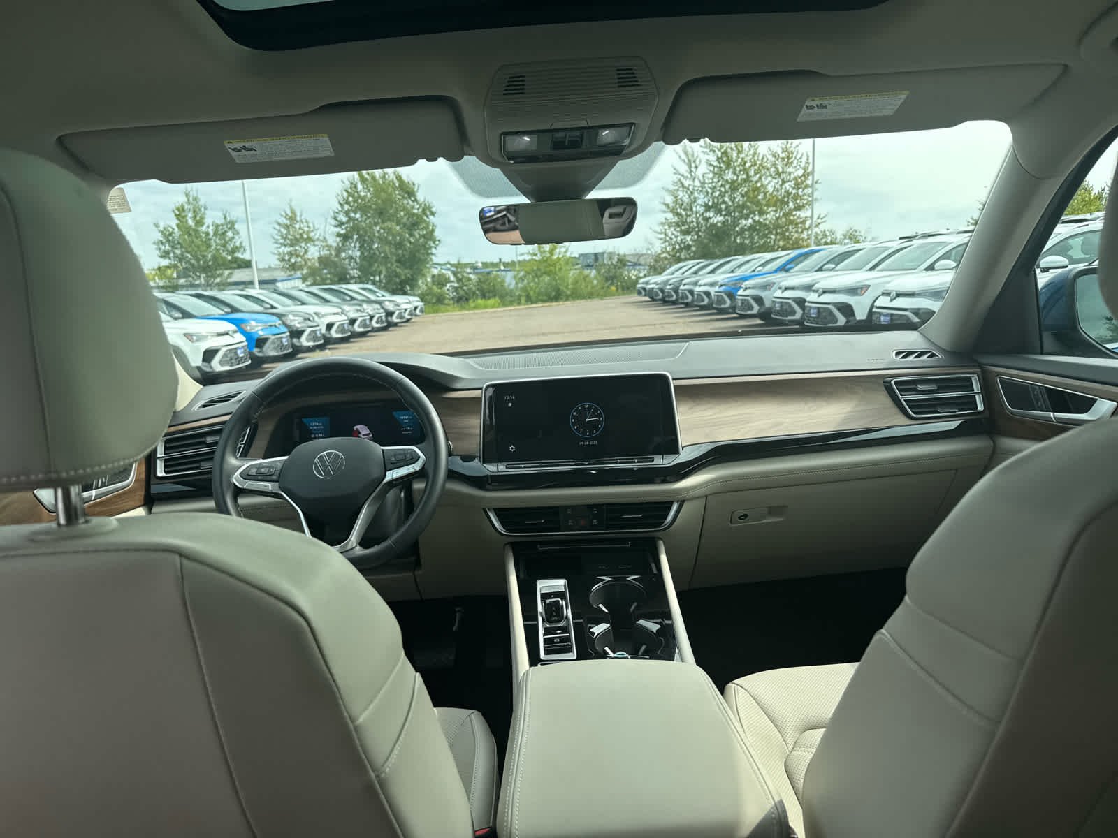 2025 Volkswagen Atlas SE Technology photo 15