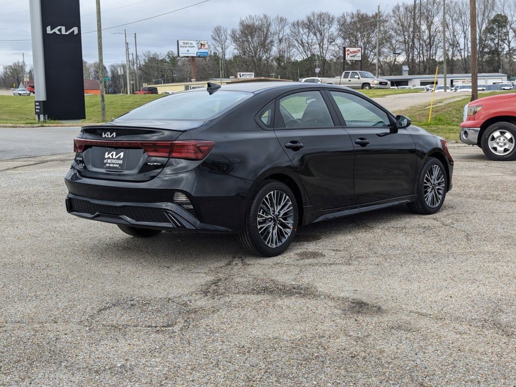 2024 Kia Forte GT-Line photo 2