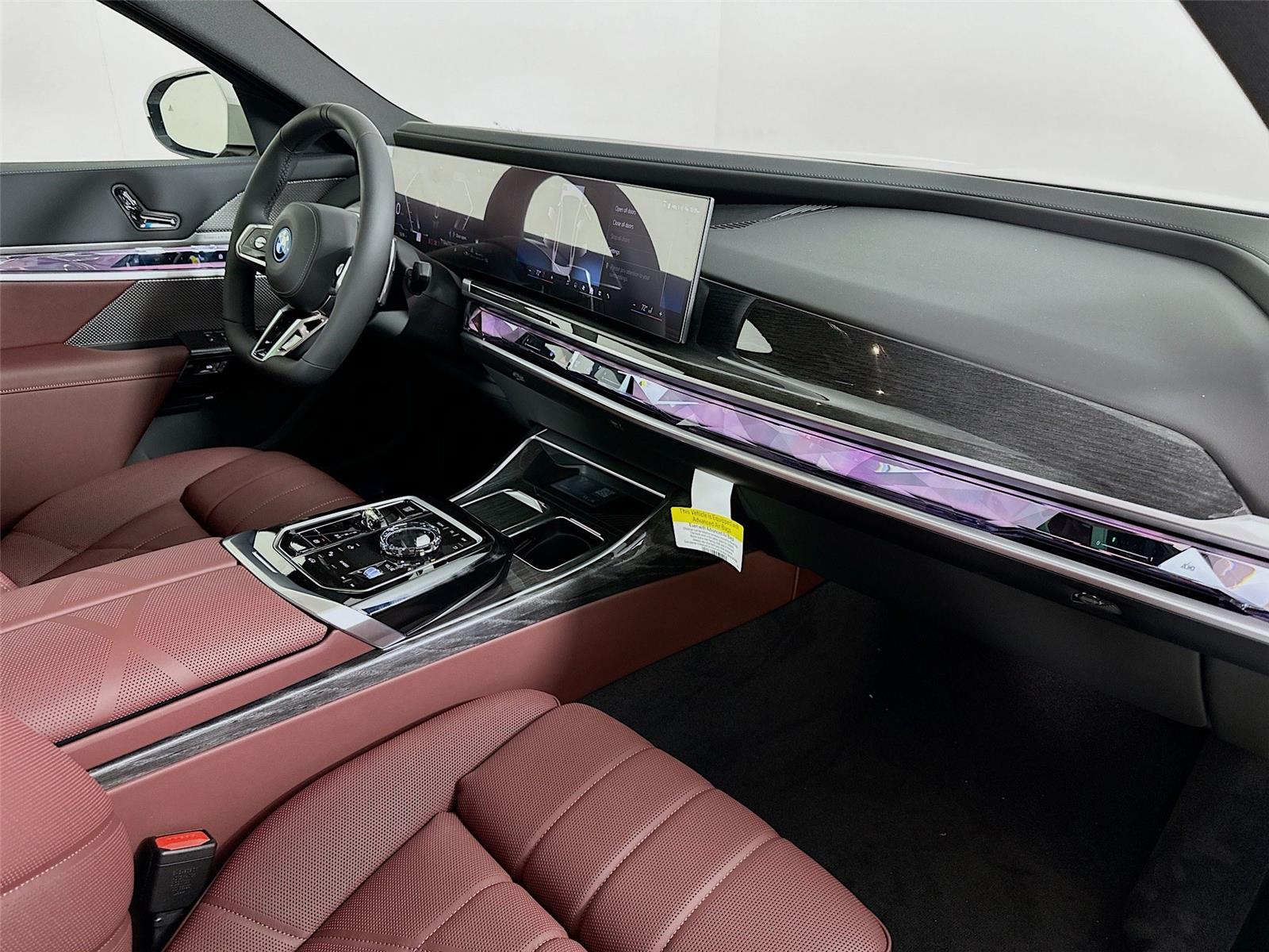2026 Bmw 750e photo 31