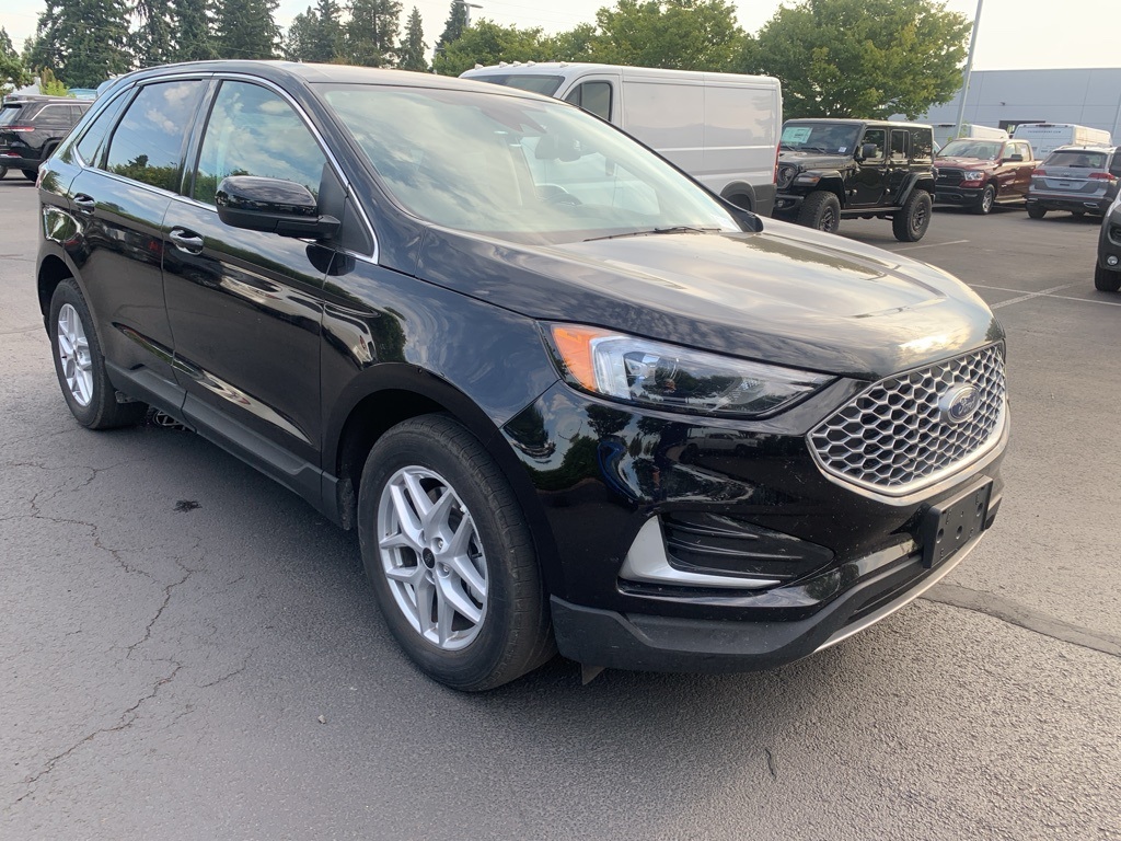 2024 Ford Edge SEL photo 2