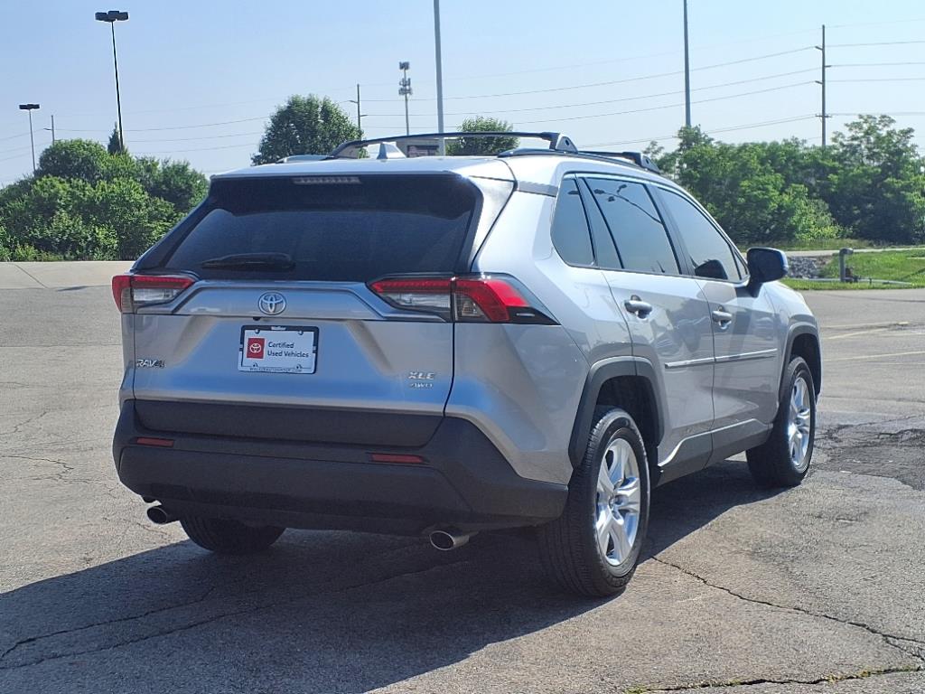 2021 Toyota RAV4 XLE photo 3