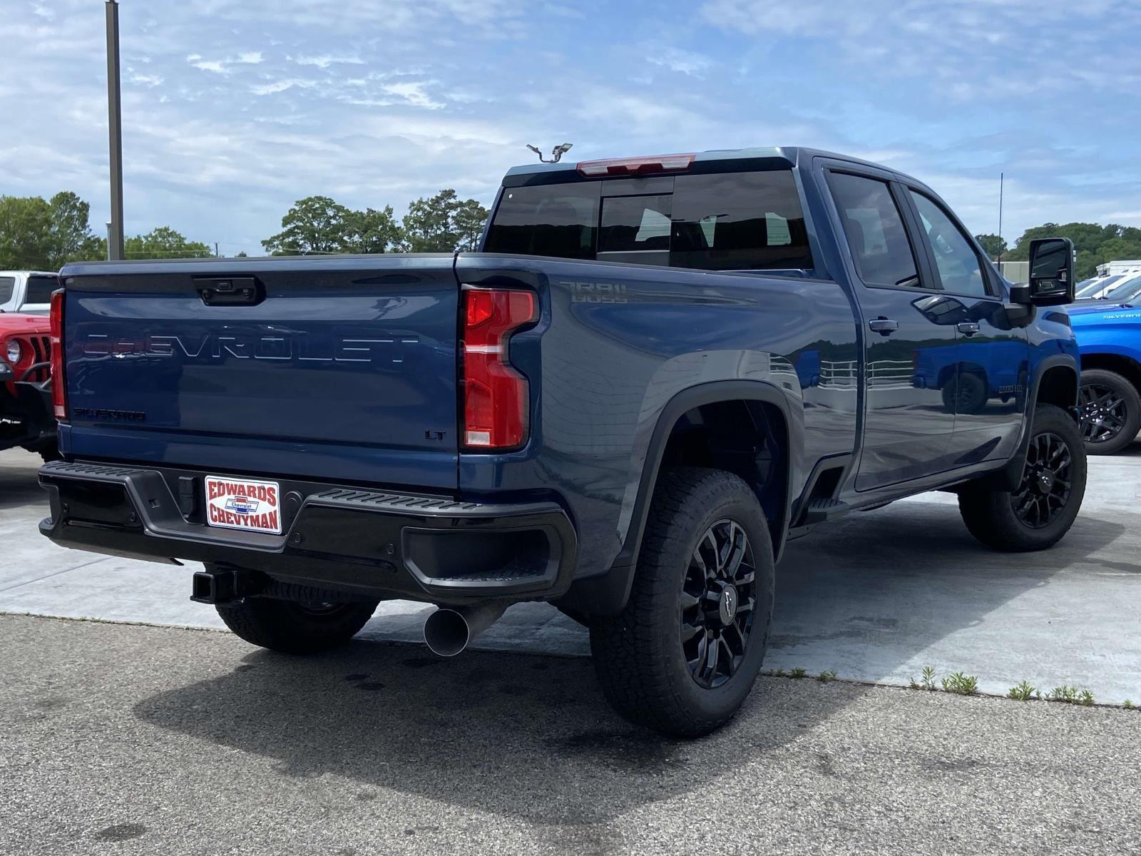 2025 Chevrolet Silverado 2500HD LT photo 4