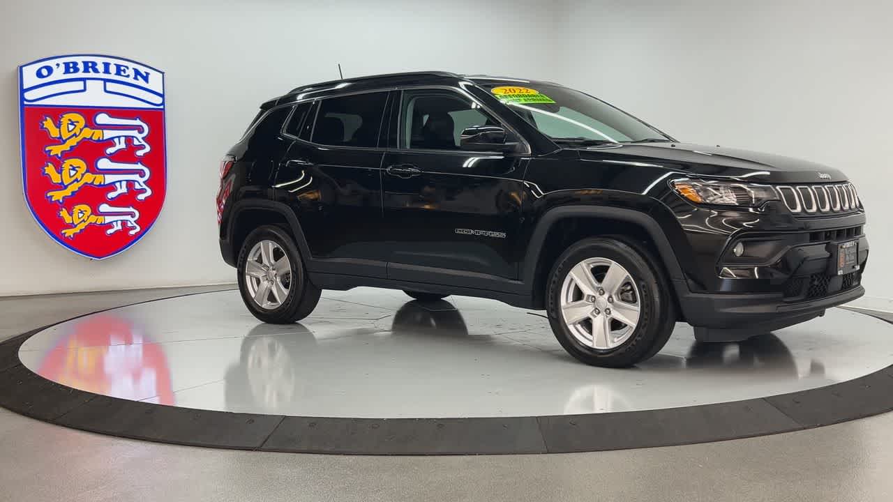 2022 Jeep Compass Latitude photo 3