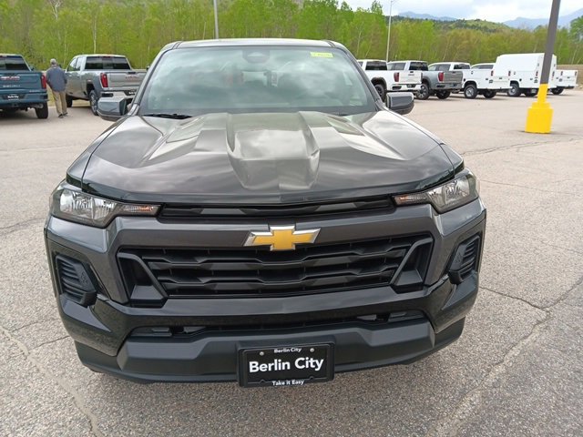 2025 Chevrolet Colorado Work Truck LT photo 2