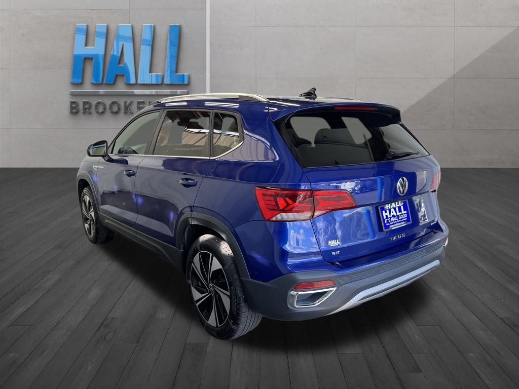 2024 Volkswagen Taos SE photo 3