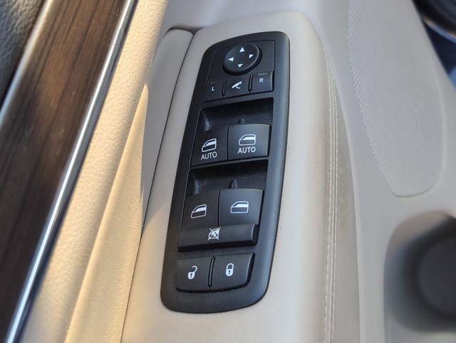 2014 Jeep Grand Cherokee Overland photo 11