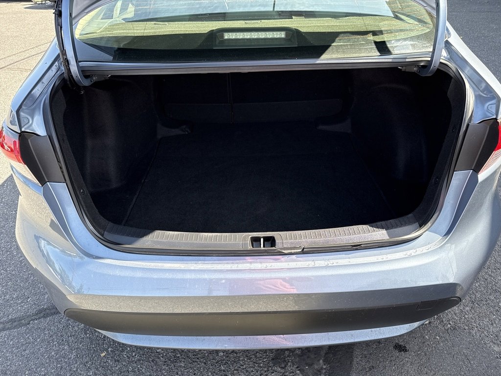 2022 Toyota Corolla LE photo 14