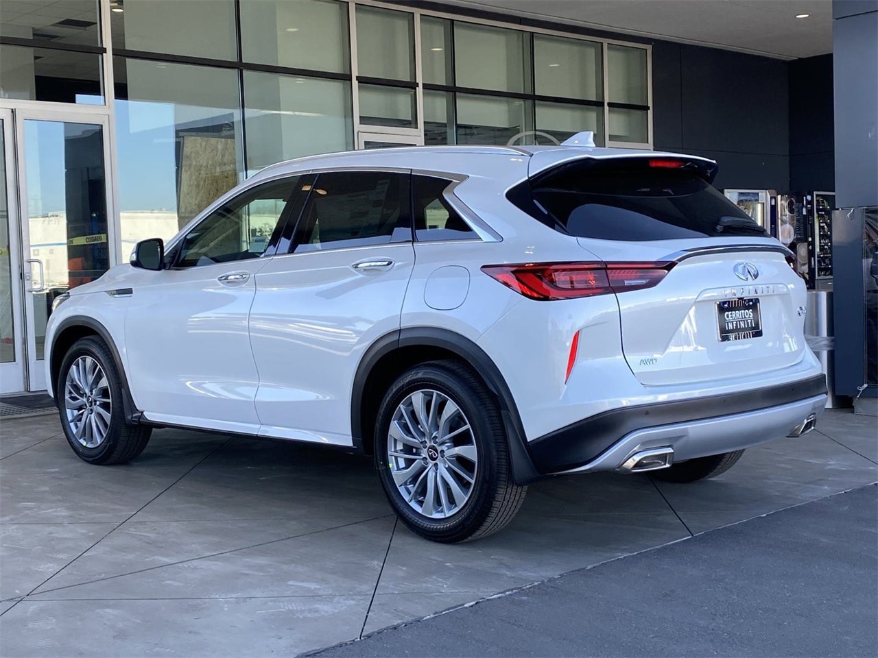 2025 Infiniti QX50 Luxe photo 4