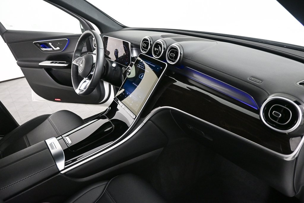 2025 Mercedes Benz GLC 300 photo 21