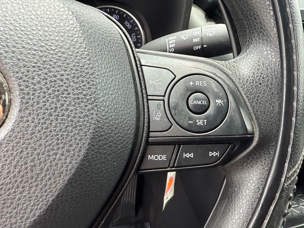 2022 Toyota RAV4 LE photo 29