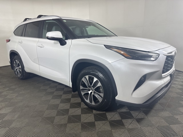 2023 Toyota Highlander XLE's photo