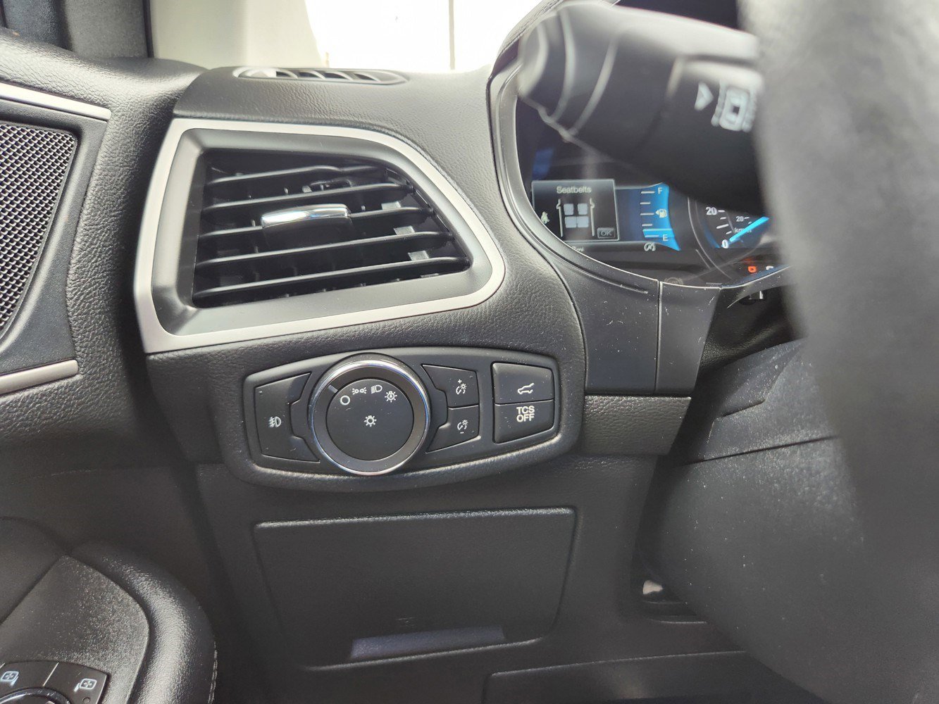 2022 Ford Edge SEL photo 24