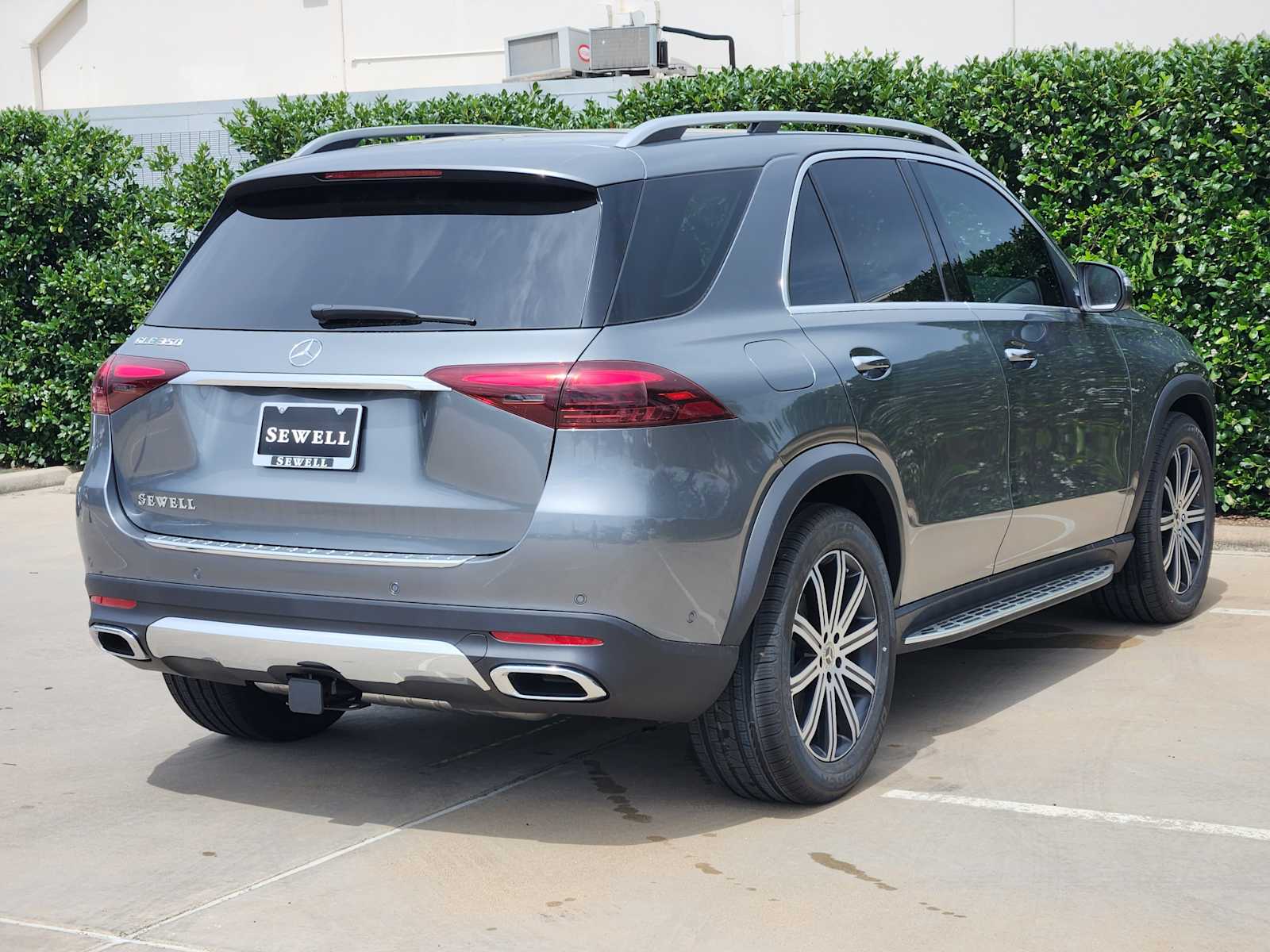 2025 Mercedes Benz GLE 350 4MATIC photo 4