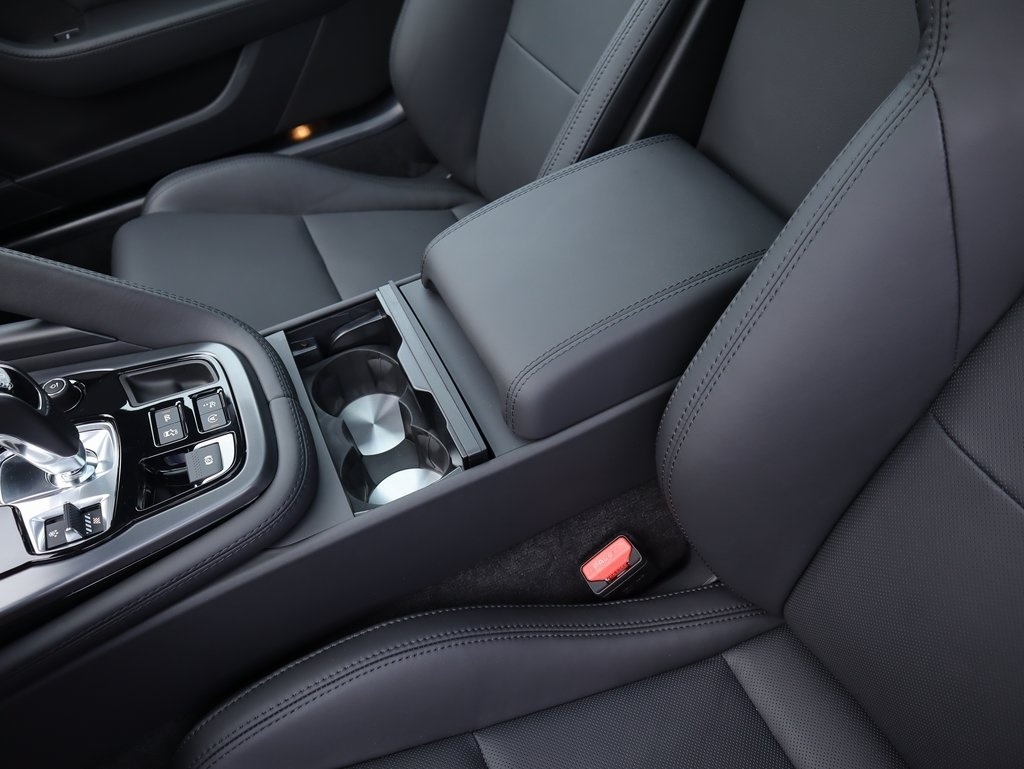 2024 Jaguar F-TYPE P450 photo 41