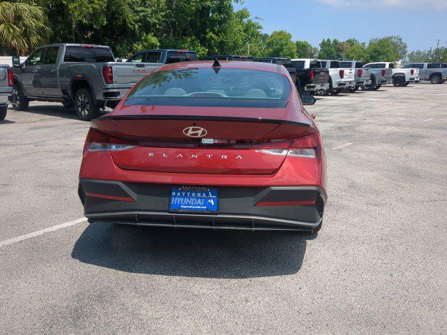 2025 Hyundai Elantra SEL Sport photo 4