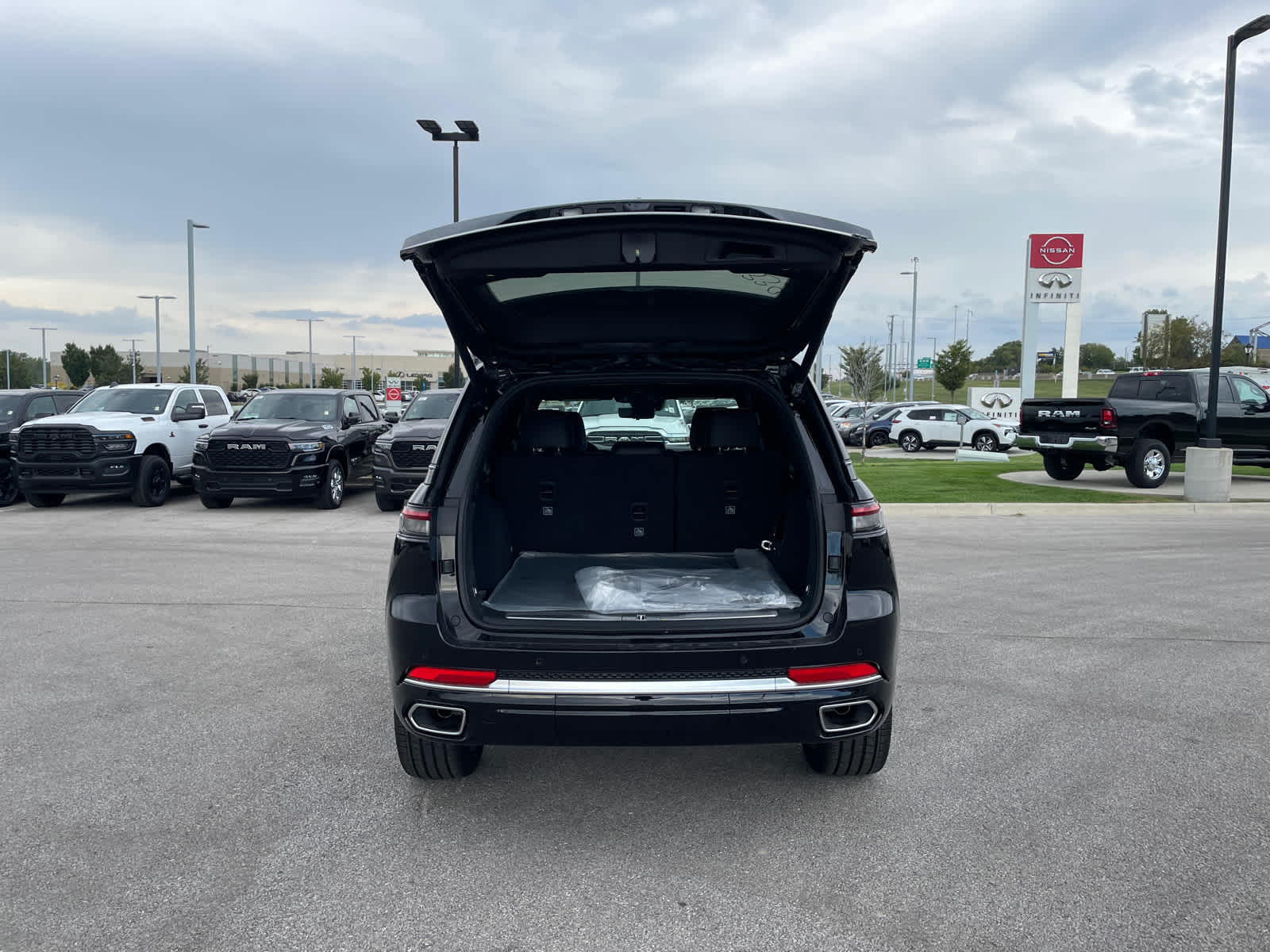 2025 Jeep Grand Cherokee Summit Reserve photo 11