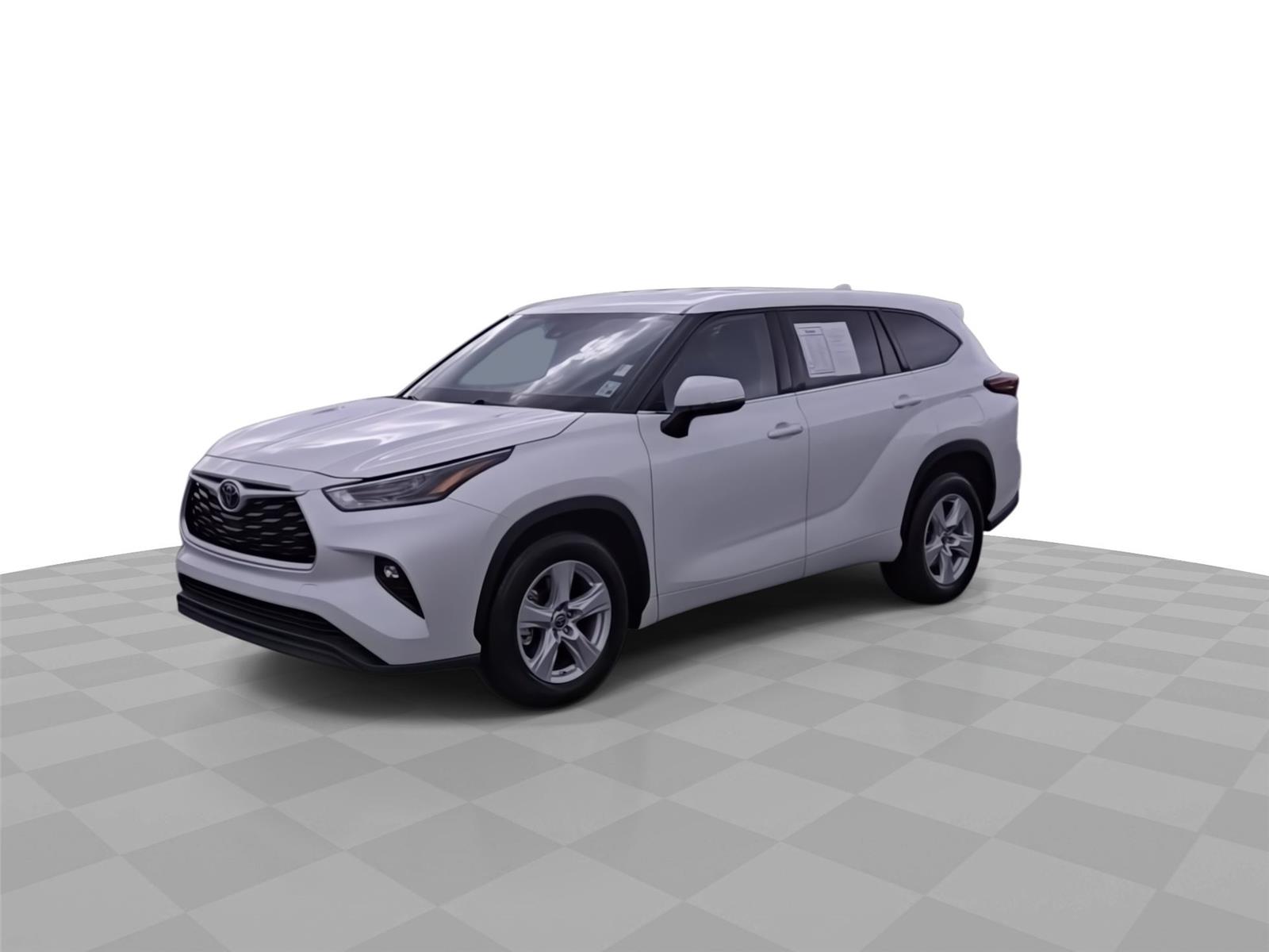 2021 Toyota Highlander LE photo 3