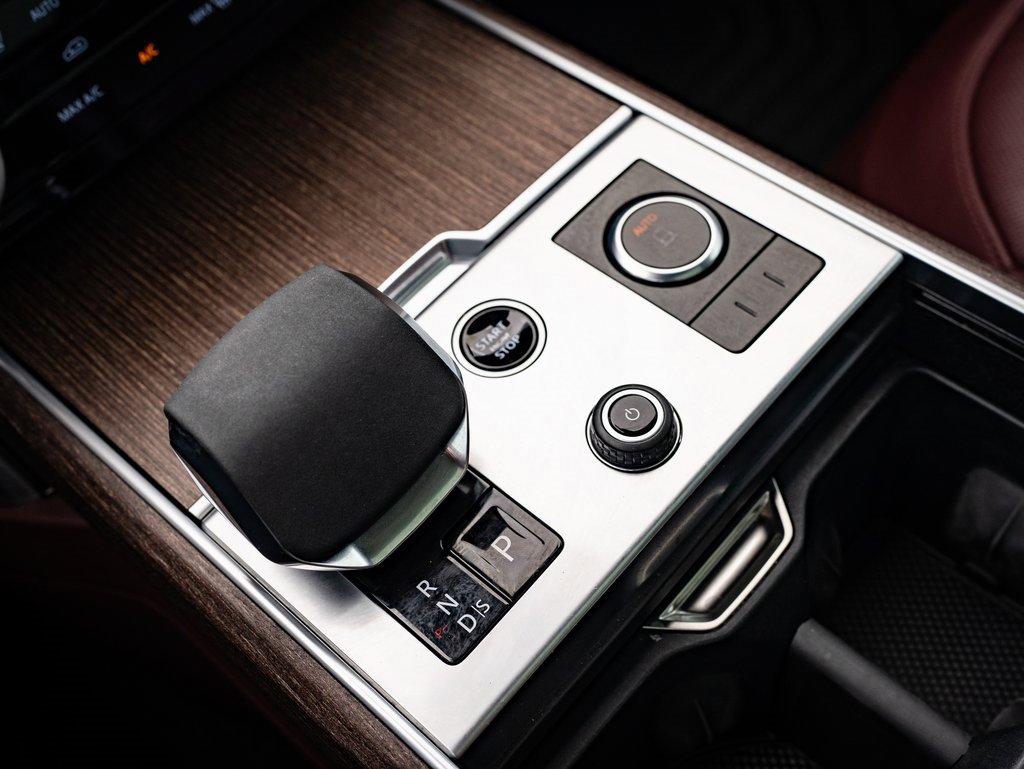 2023 Land Rover Range Rover SE photo 30