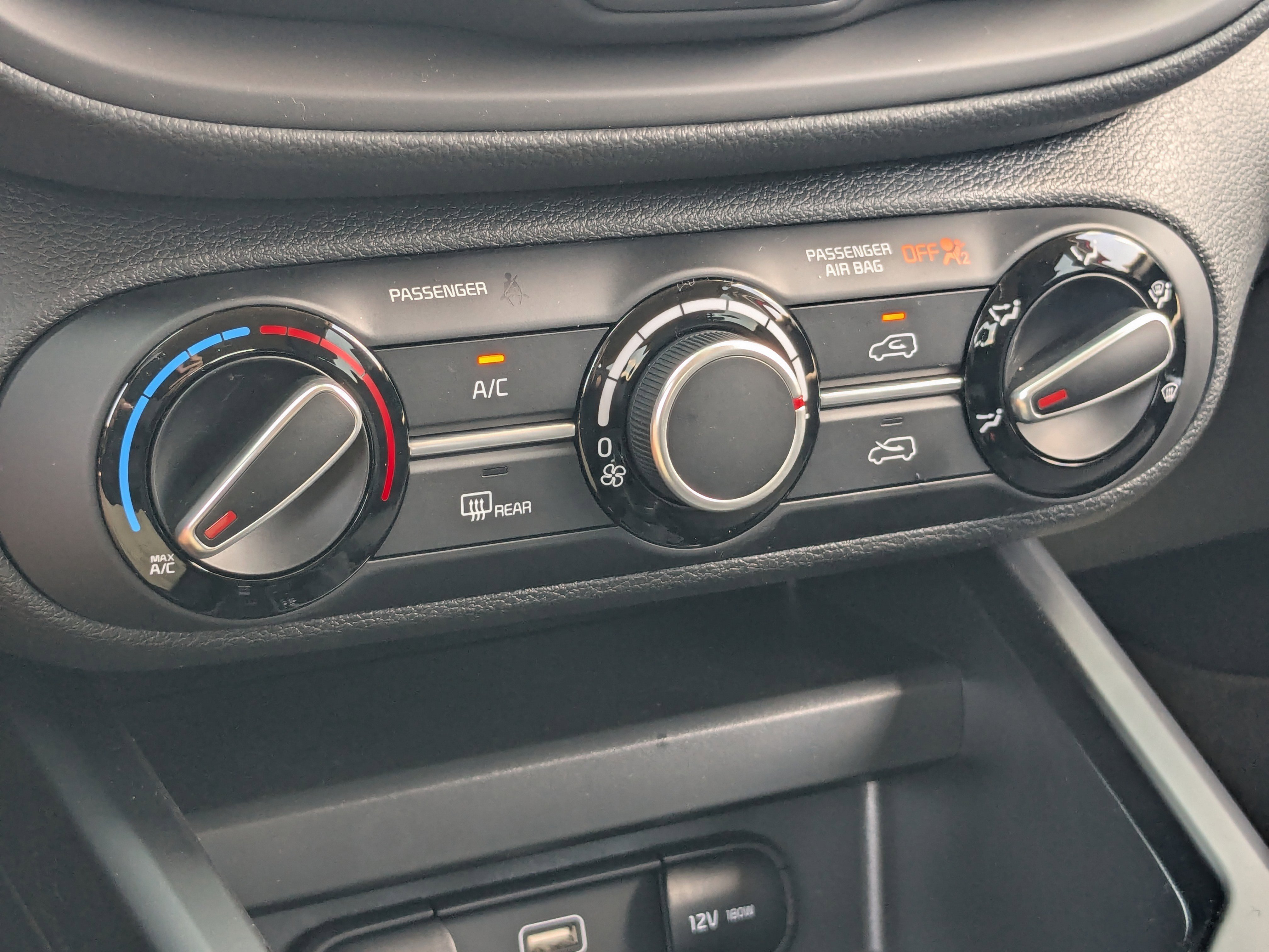 2025 Kia Soul LX photo 3