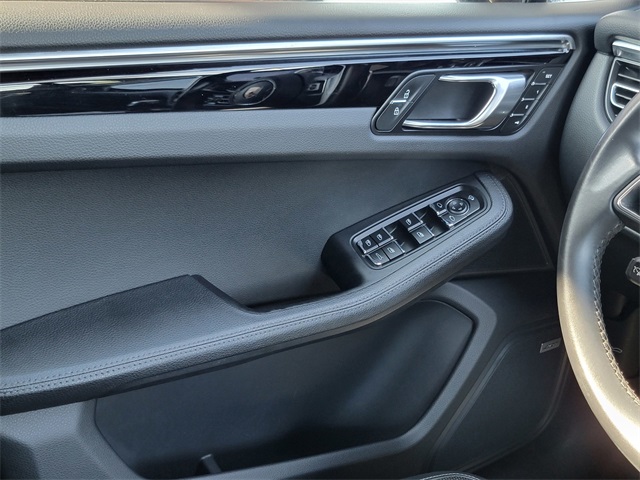 2023 Porsche Macan T photo 23