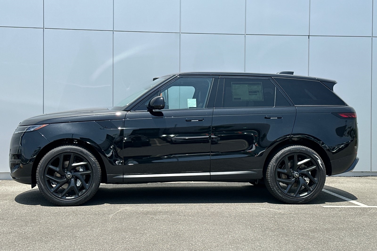2025 Land Rover Range Rover Sport SE photo 2