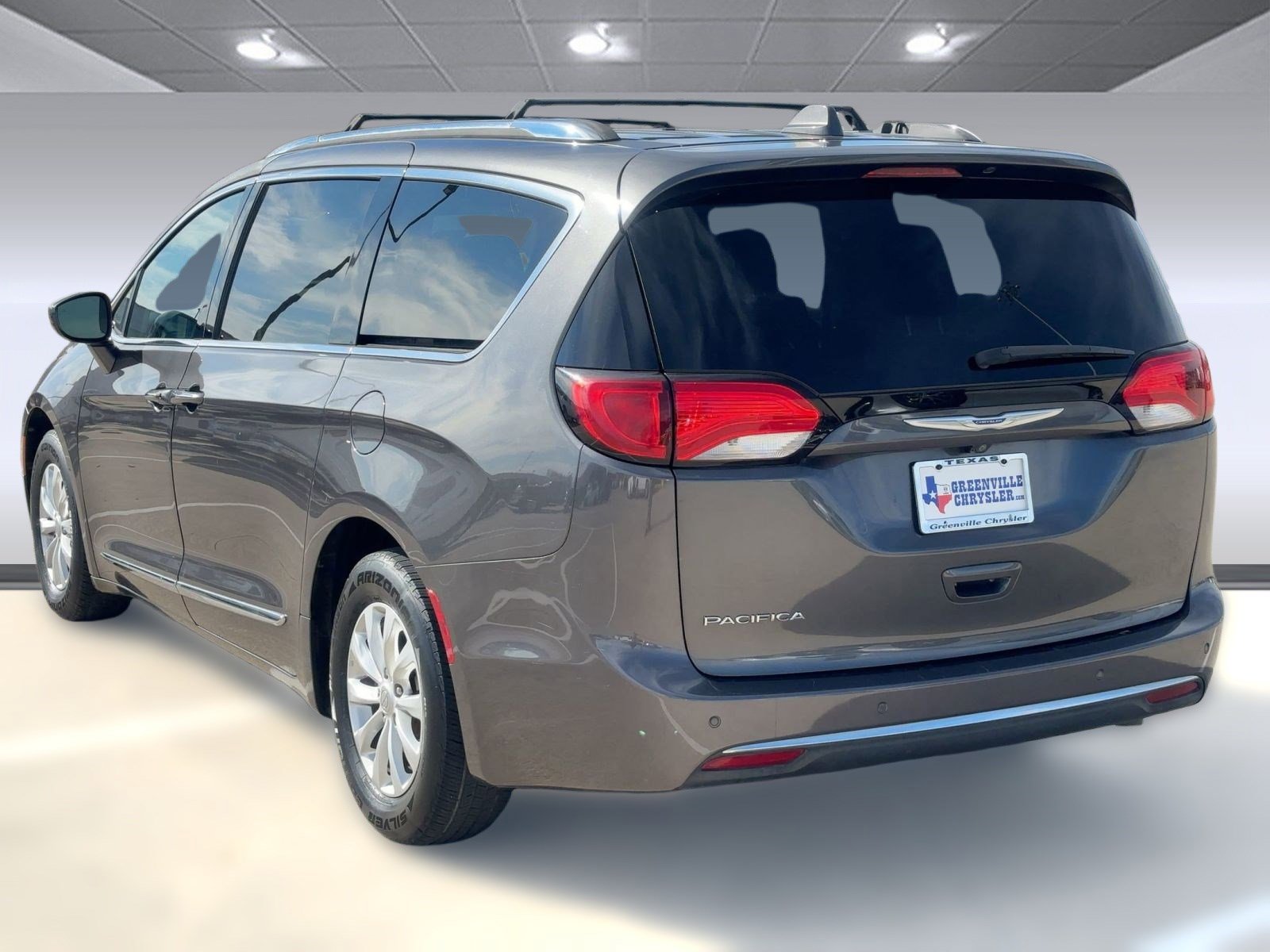 2018 Chrysler Pacifica Touring L photo 2