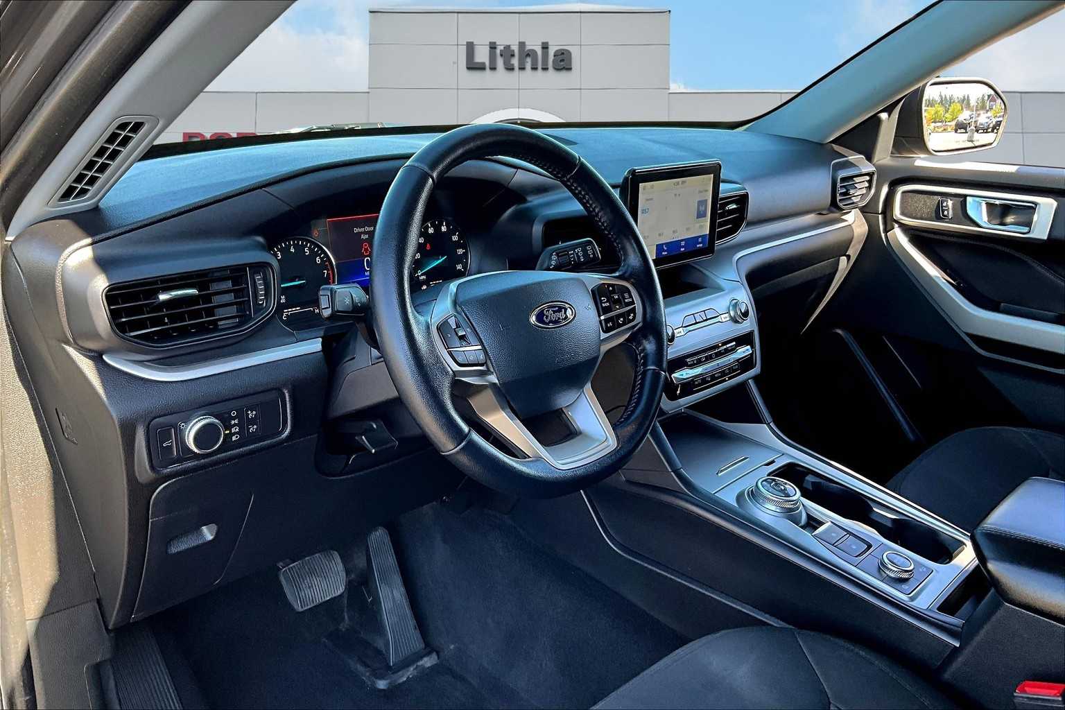 2022 Ford Explorer XLT photo 2