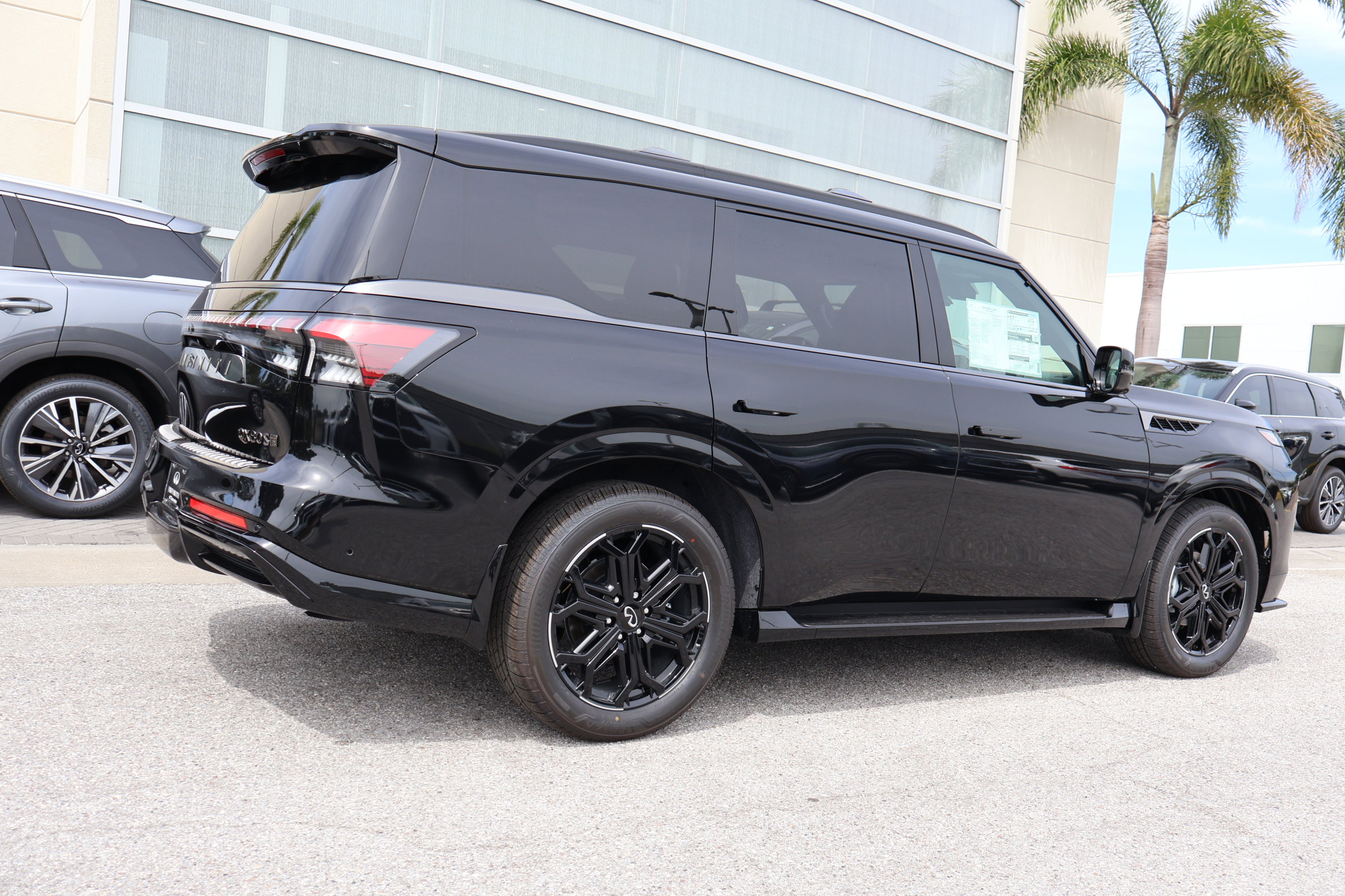 2026 Infiniti QX80 Sensory photo 5