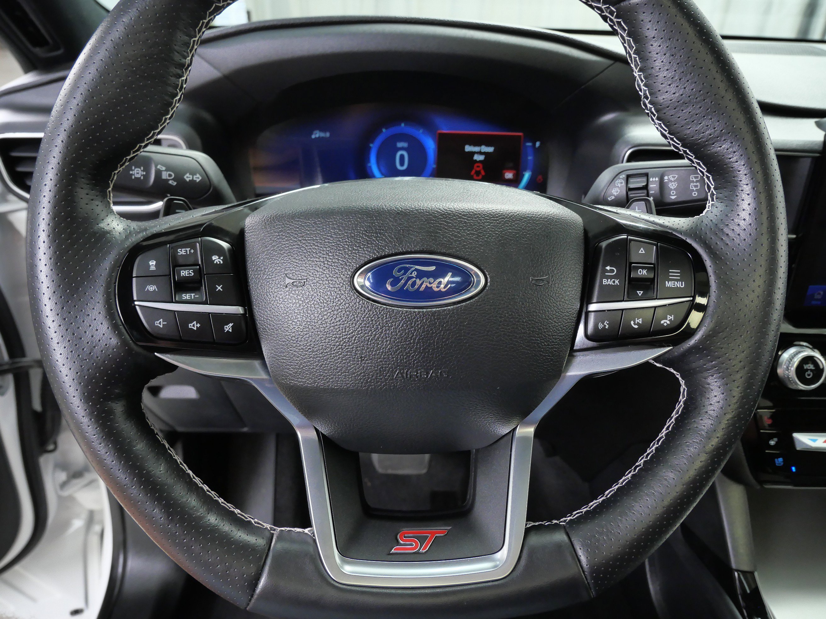 2022 Ford Explorer ST photo 22