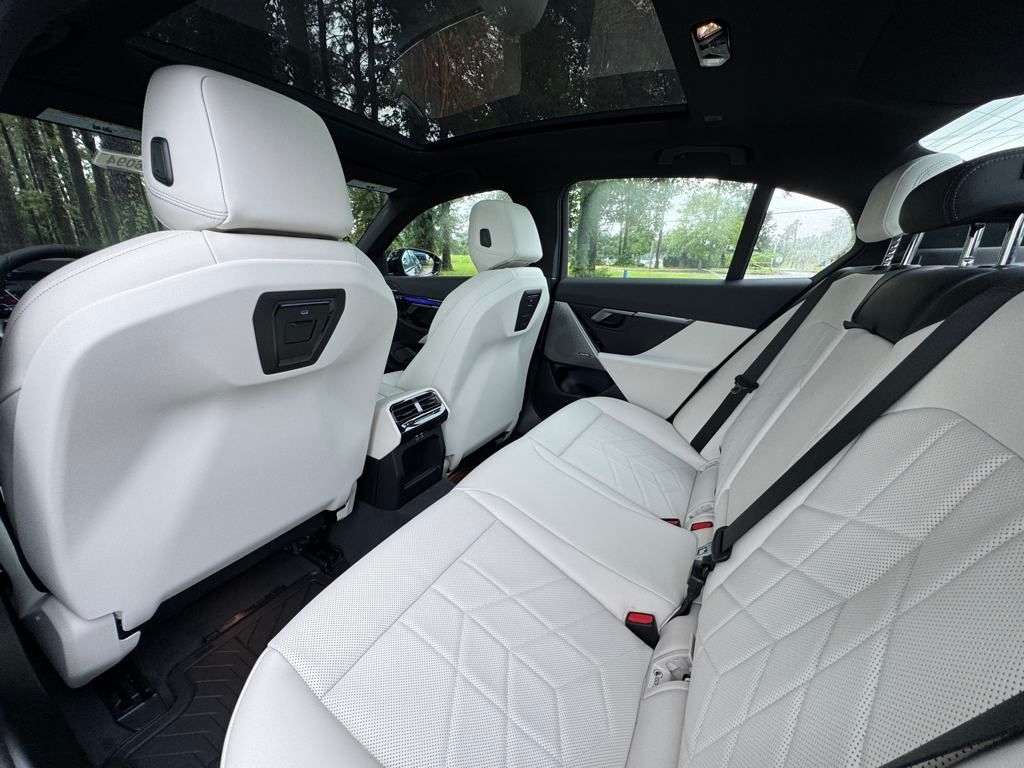 2026 Bmw 550e xDrive photo 14