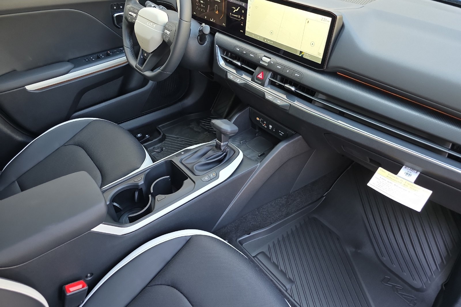 2025 Kia K4 GT-Line Turbo photo 11