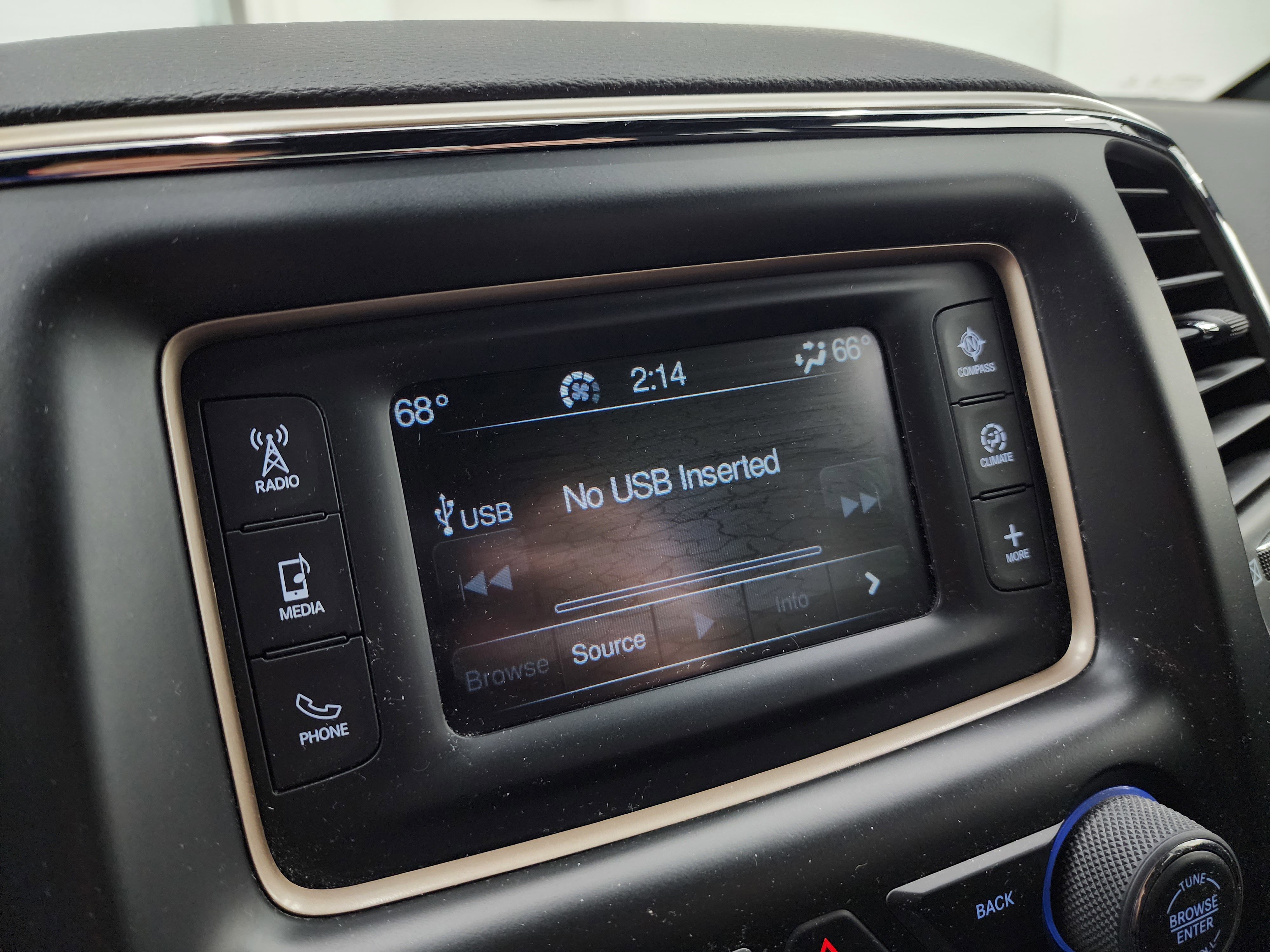 2017 Jeep Grand Cherokee Laredo photo 2