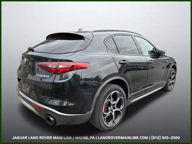 2023 Alfa Romeo Stelvio Ti photo 8