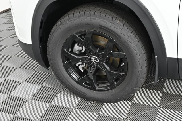 2025 Volkswagen Atlas Peak Edition SE photo 4