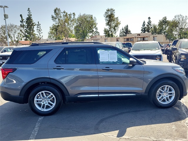 2025 Ford Explorer photo 26