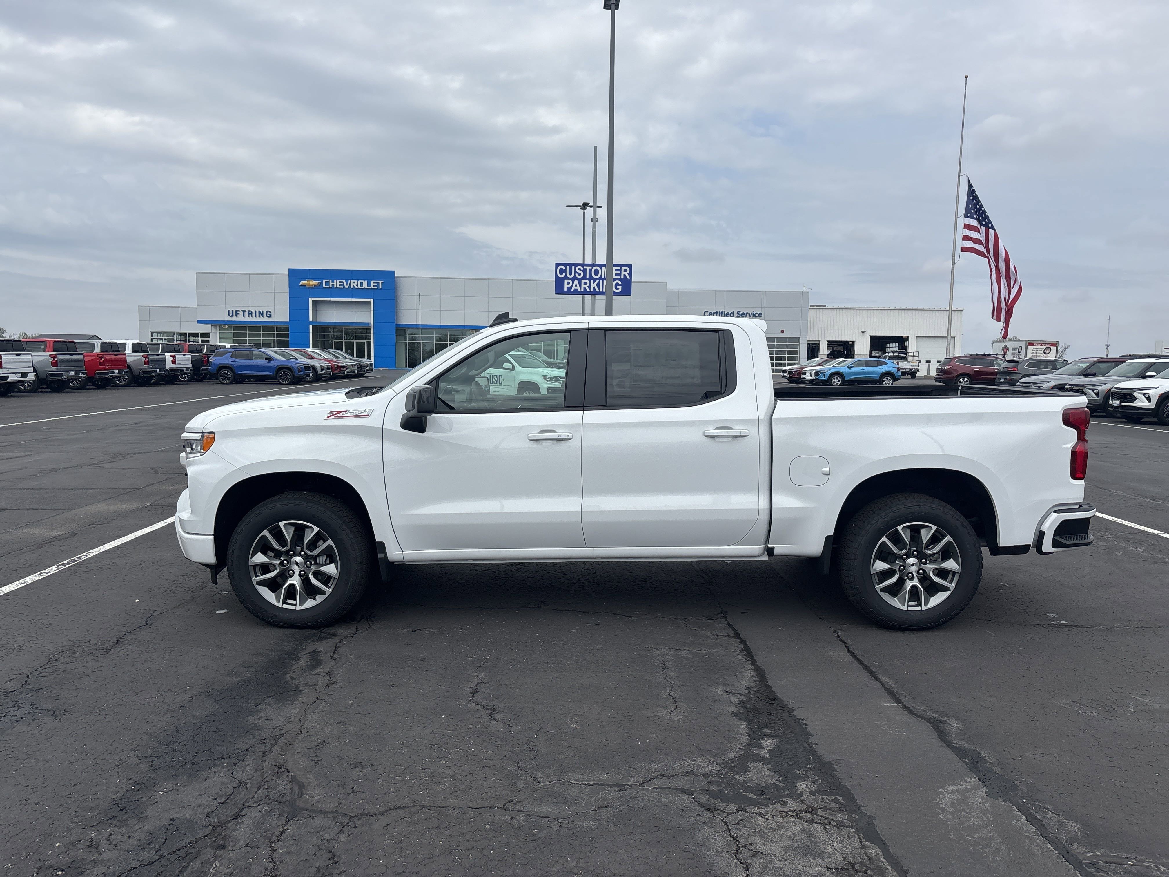 2025 Chevrolet Silverado 1500 RST photo 3