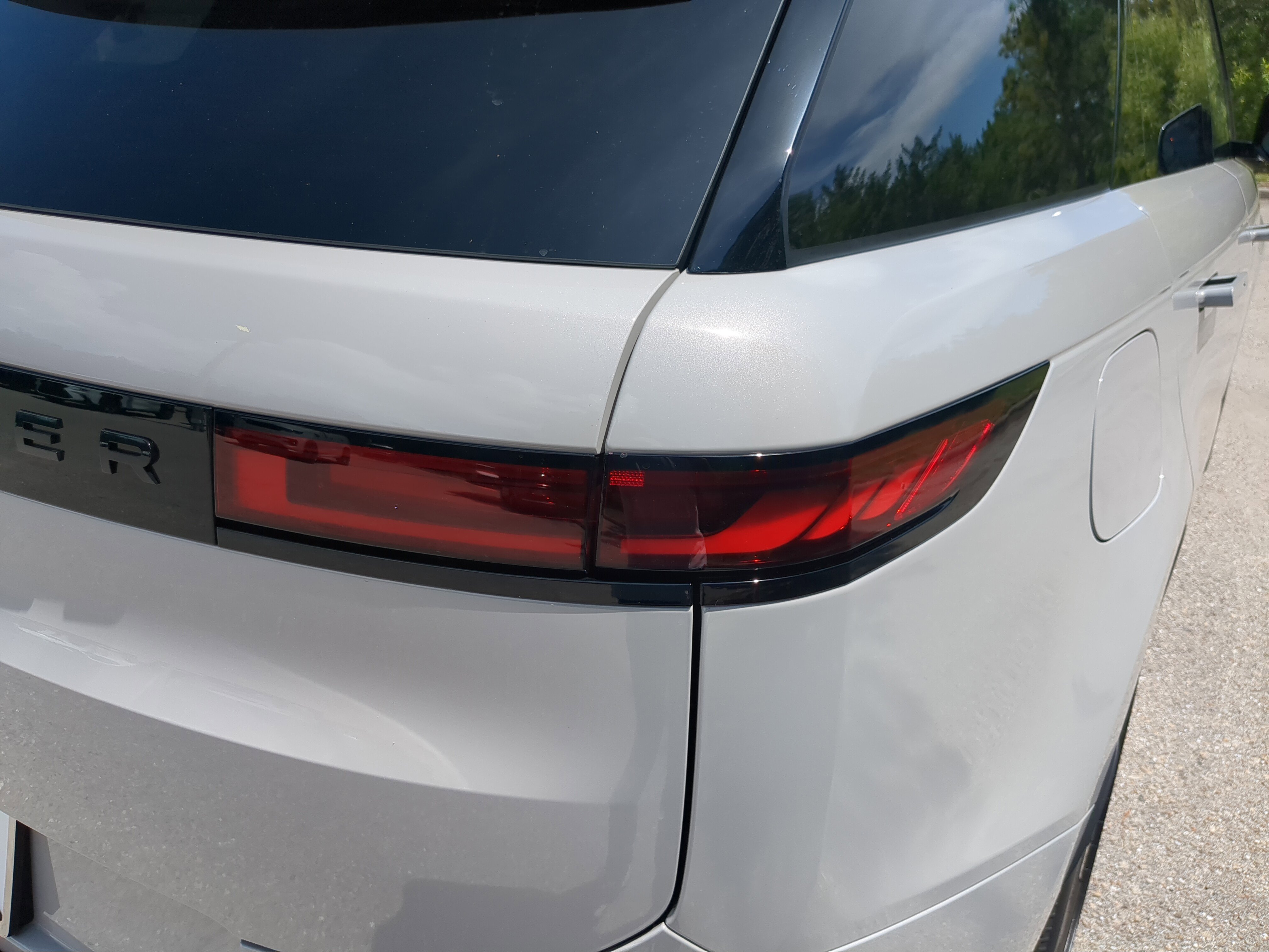 2025 Land Rover Range Rover Sport SE photo 8