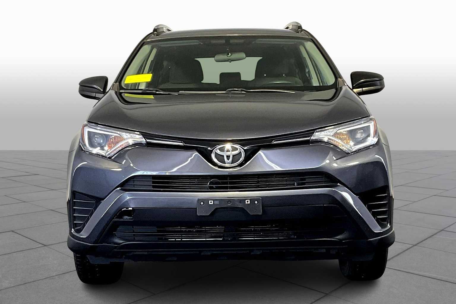 2016 Toyota RAV4 LE photo 2