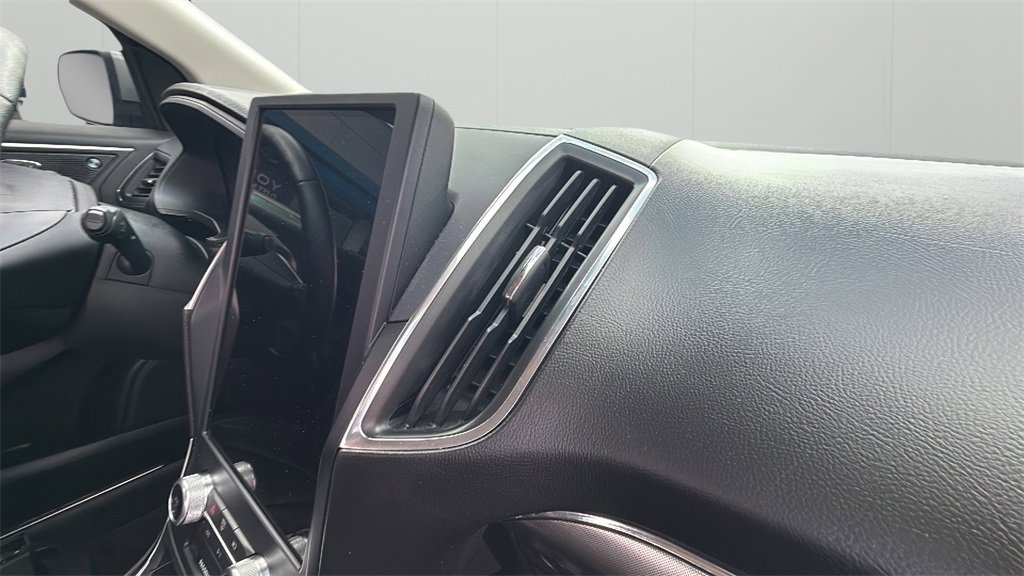 2022 Ford Edge Titanium photo 32