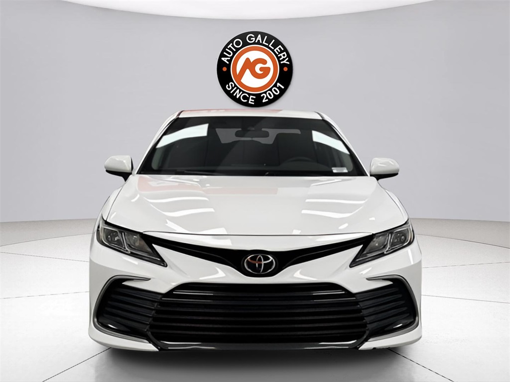 2022 Toyota Camry LE photo 2